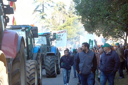 Unos 80 tractores participaron en la movilización.-